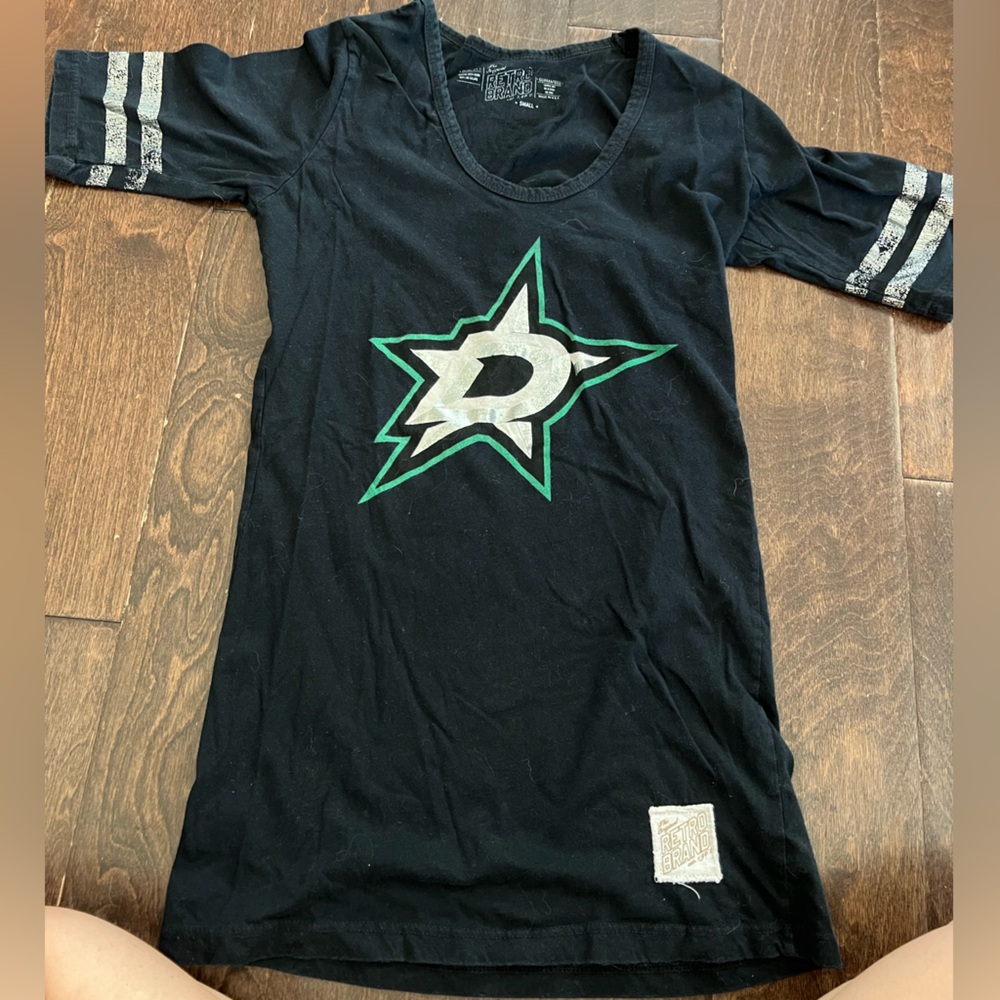Women’s small retro brand Dallas Stars shirt